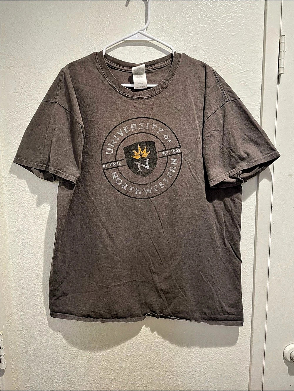 University of Northwestern St Paul Graphic T-Shirt Men's Size XL Brown Gildan